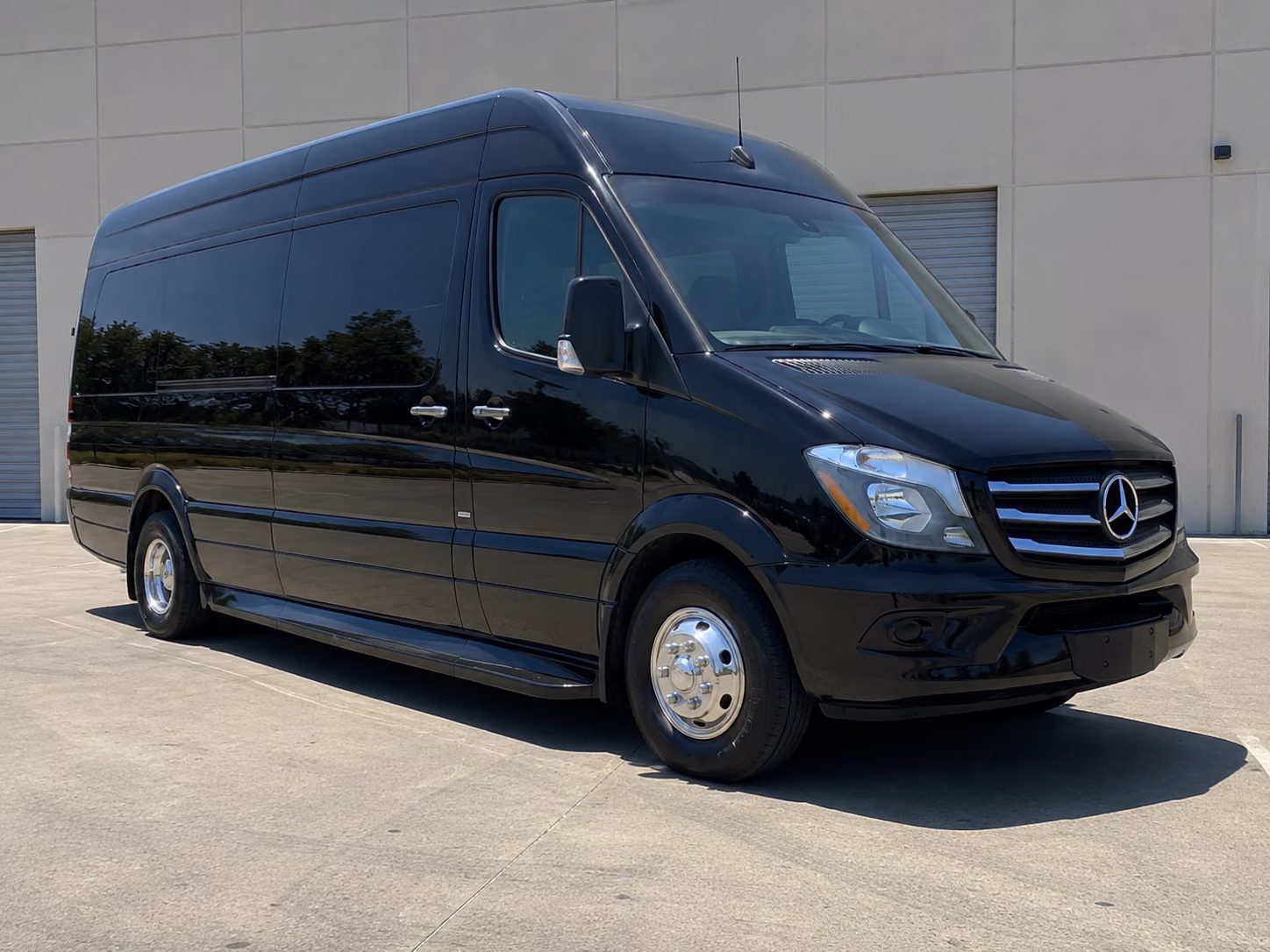 find the perfect transportation for your next airport transfer 4